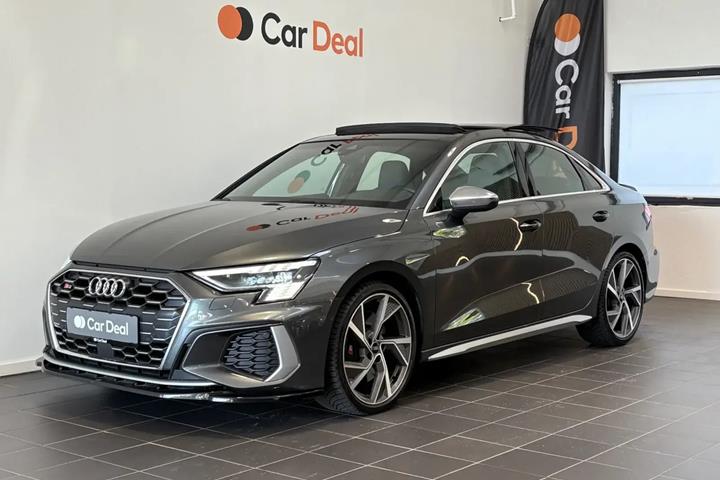 Rød Audi S3 fra 2022