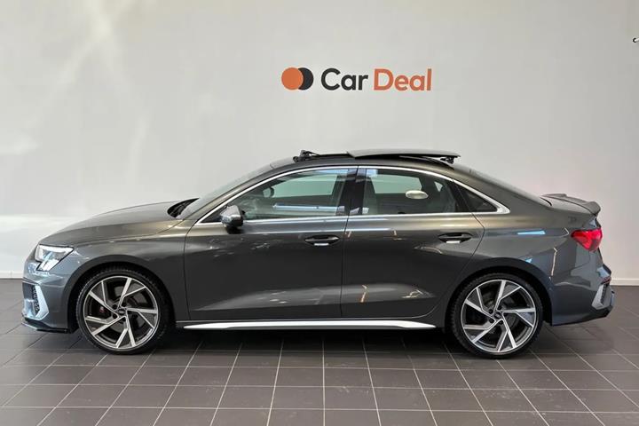 Rød Audi S3 fra 2022