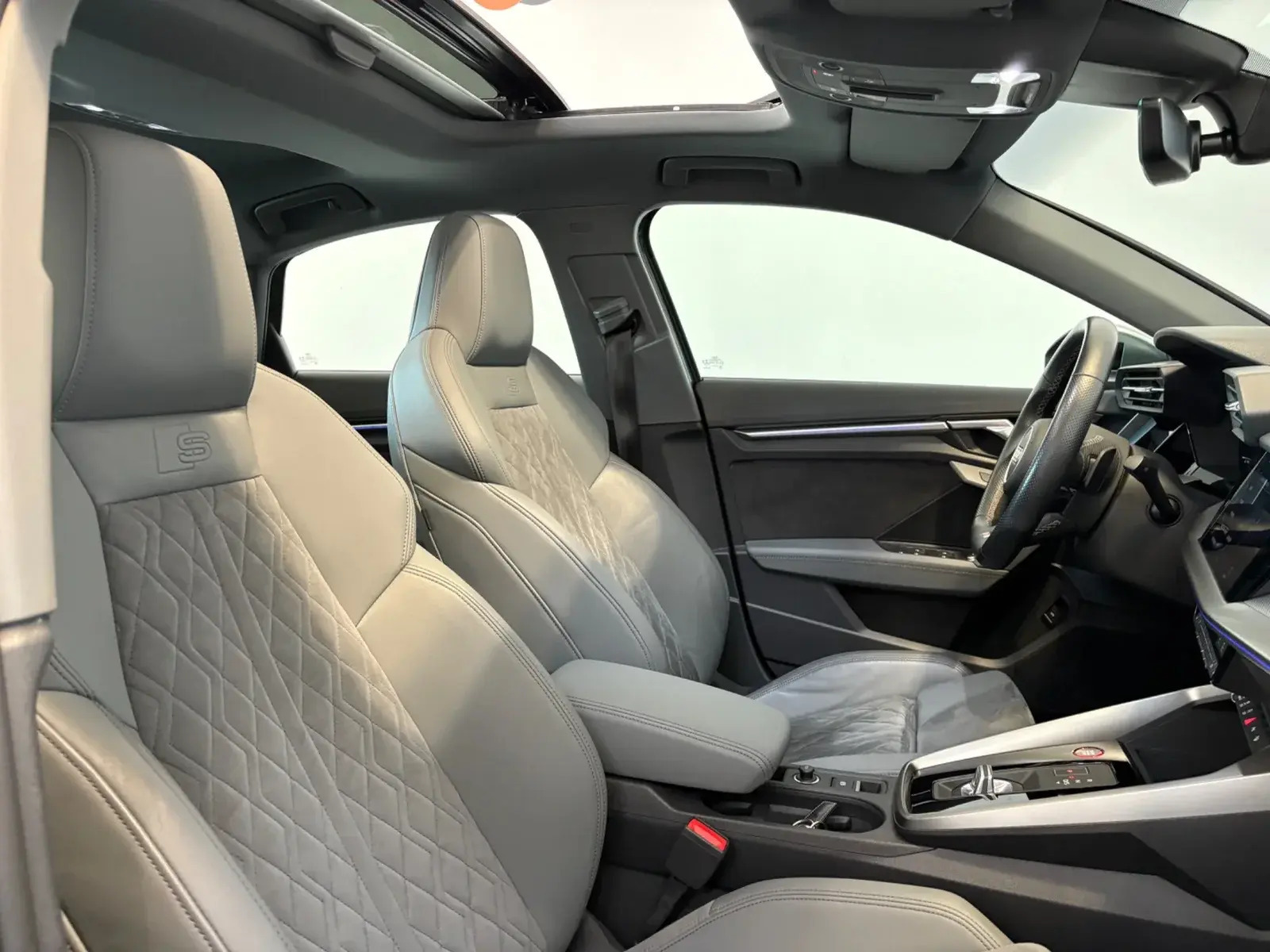 Rød Audi S3 fra 2022