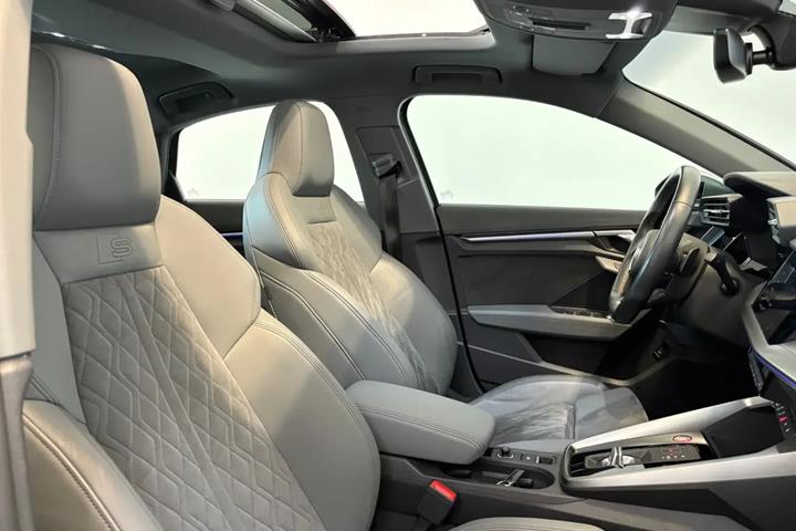 Rød Audi S3 fra 2022
