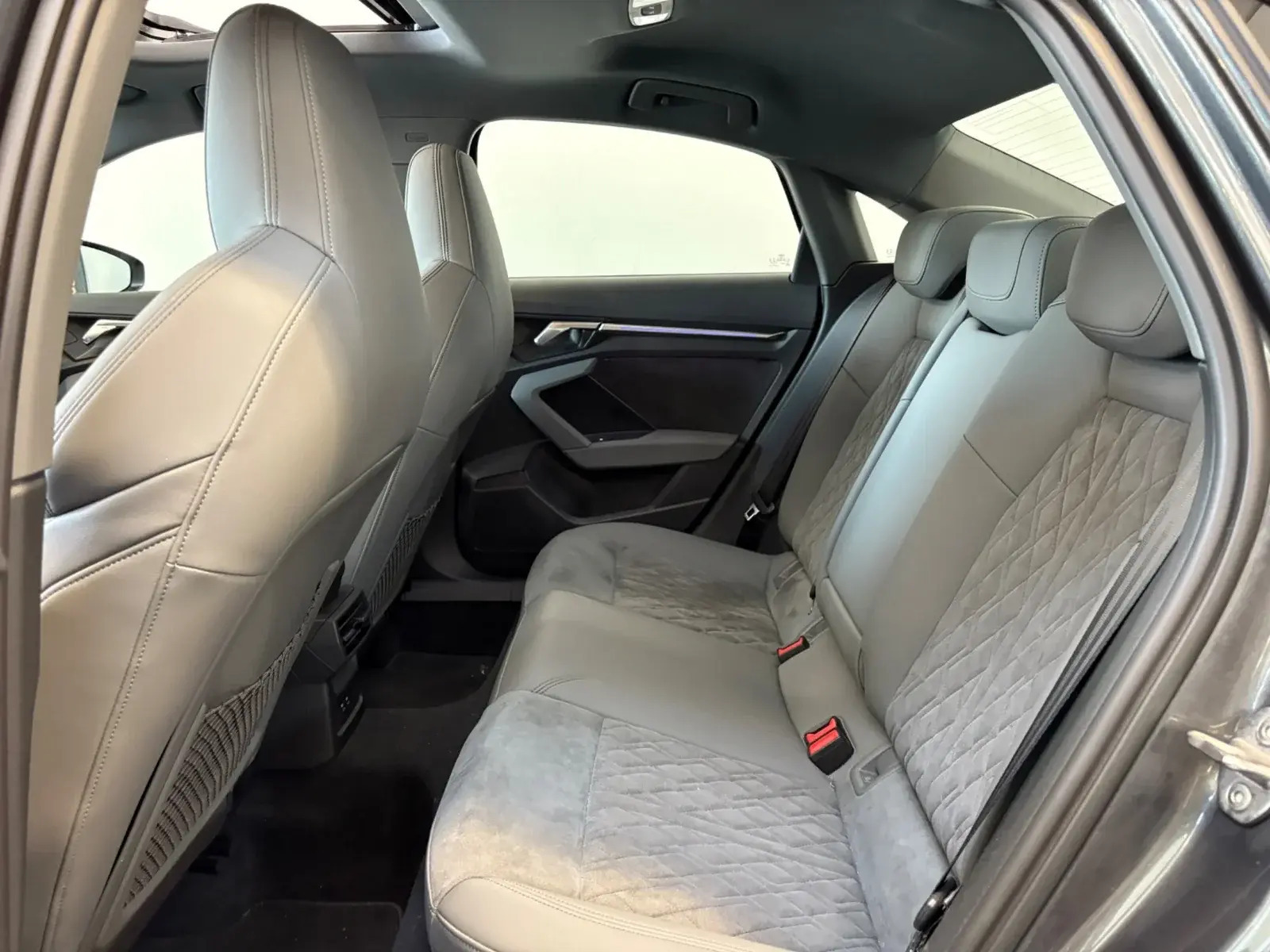 Rød Audi S3 fra 2022