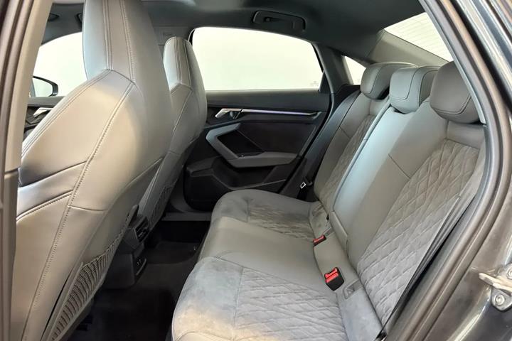 Rød Audi S3 fra 2022