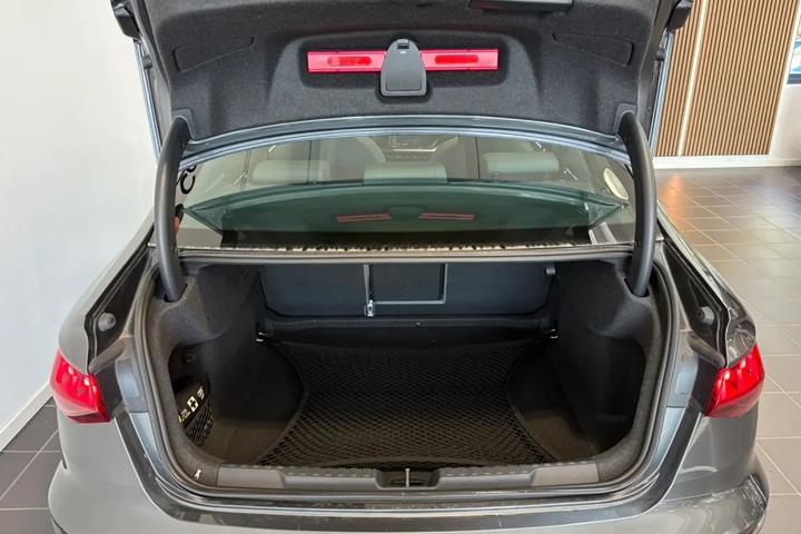 Rød Audi S3 fra 2022