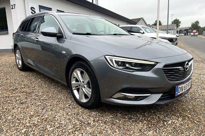 Grå Opel Insignia fra 2018