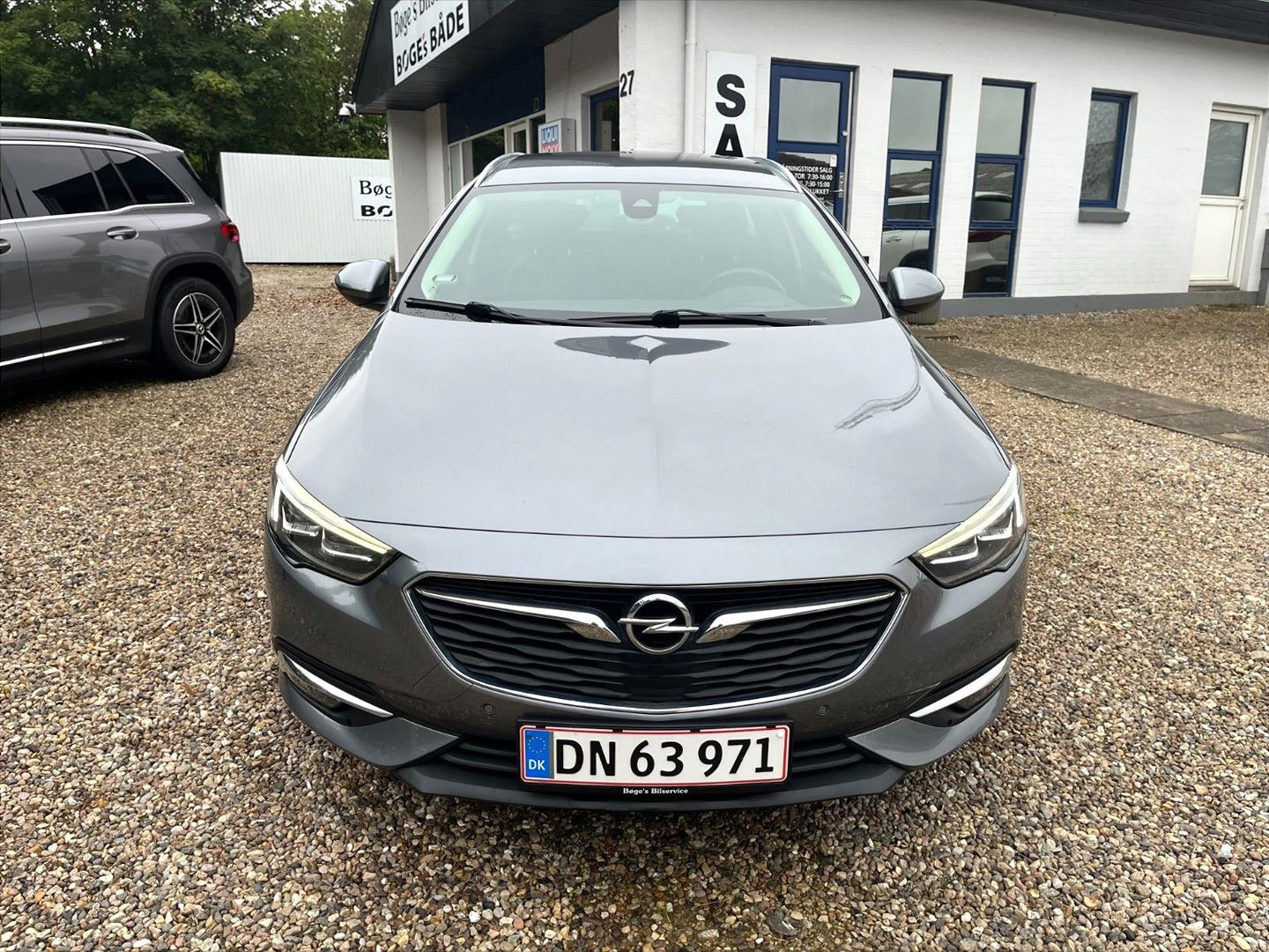 Grå Opel Insignia fra 2018