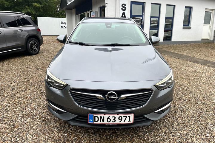Grå Opel Insignia fra 2018