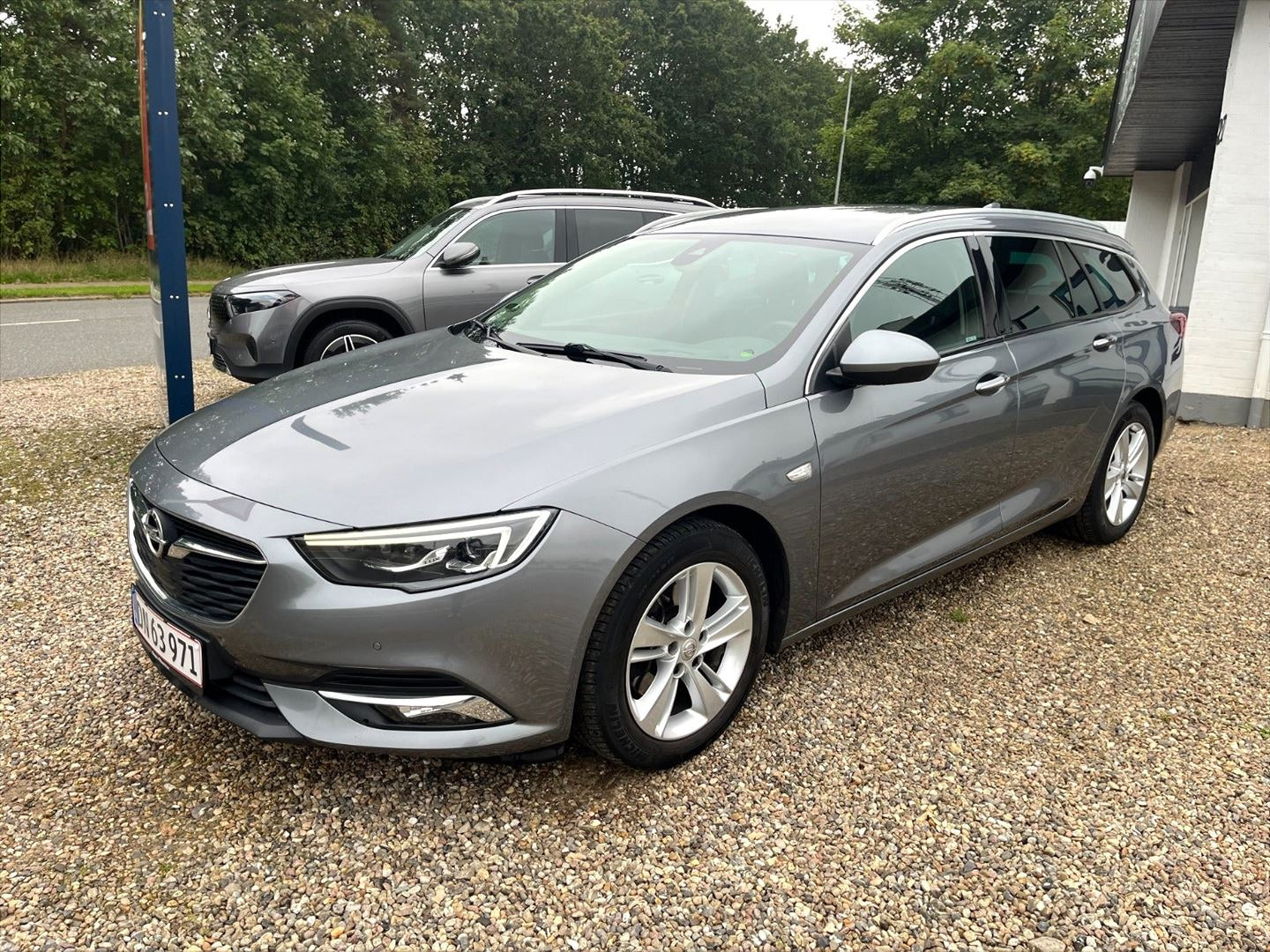 Grå Opel Insignia fra 2018