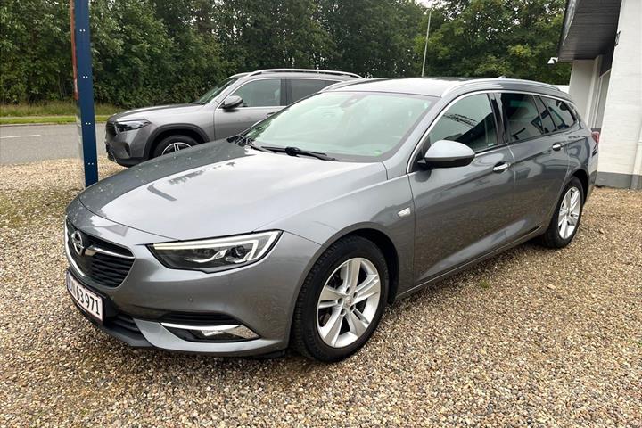 Grå Opel Insignia fra 2018