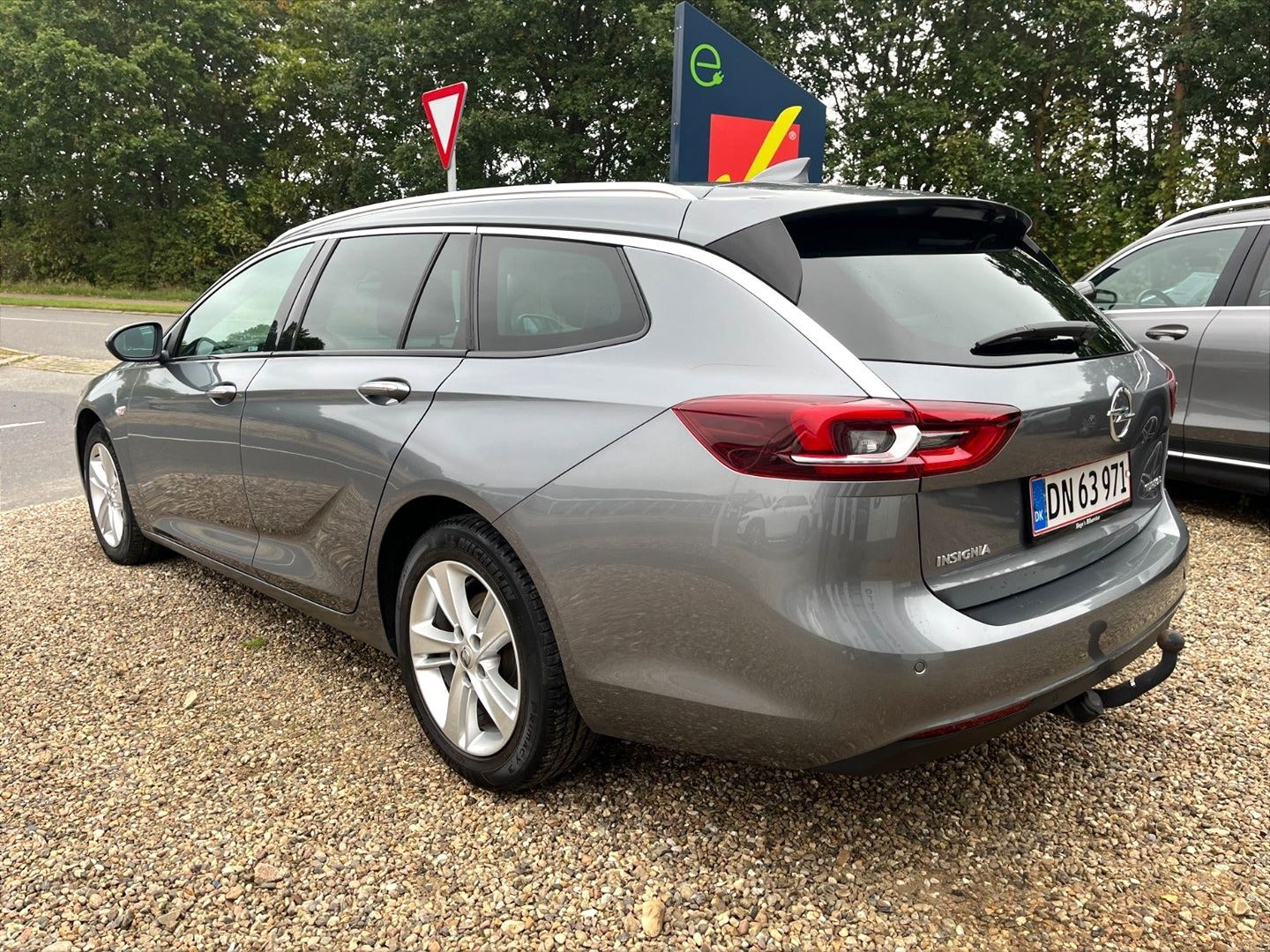 Grå Opel Insignia fra 2018