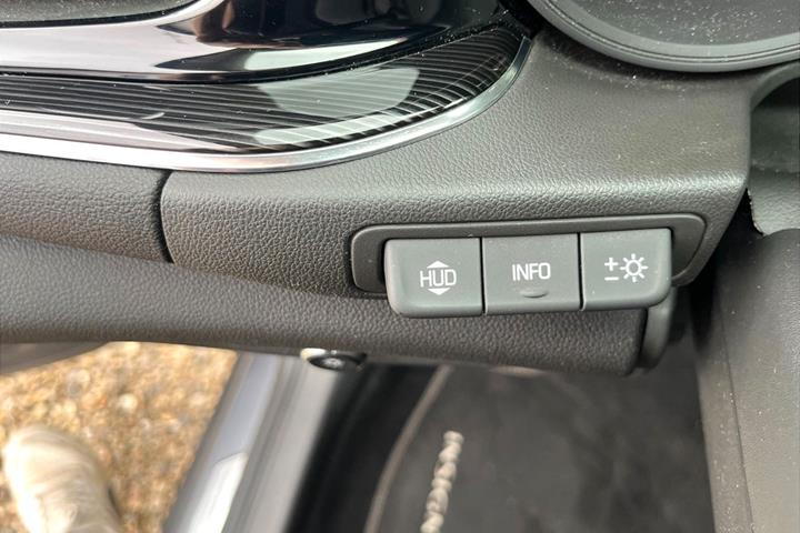 Grå Opel Insignia fra 2018