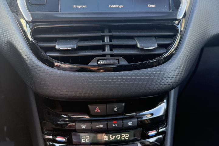 Grå Peugeot 208 fra 2018