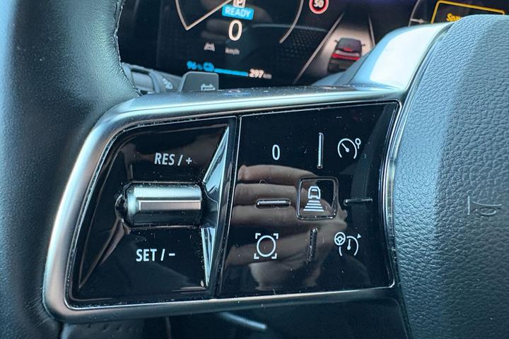 Grå Renault Mégane fra 2023