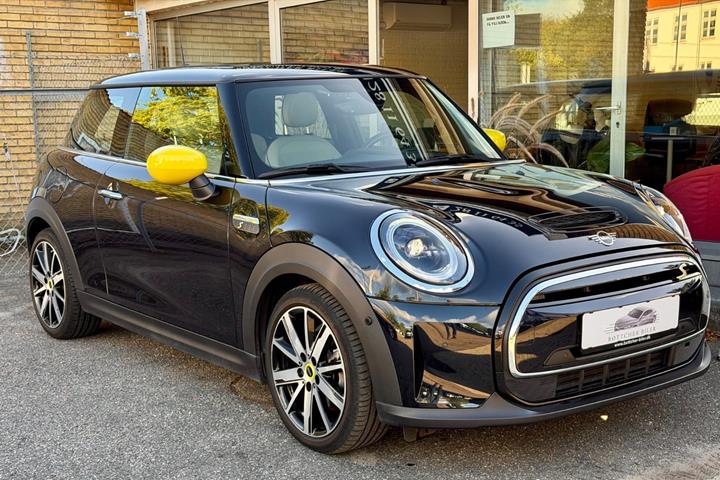 Sort Mini Cooper SE fra 2022