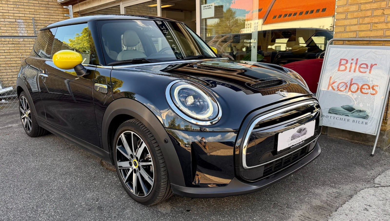 Sort Mini Cooper SE fra 2022