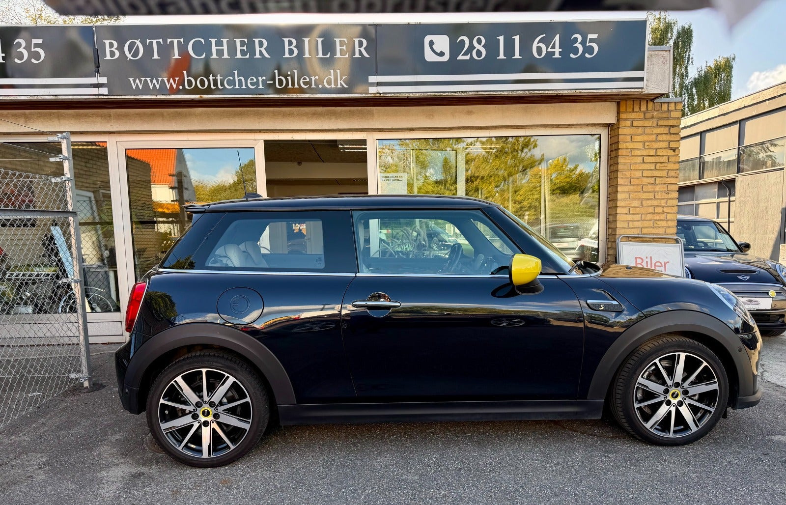 Sort Mini Cooper SE fra 2022