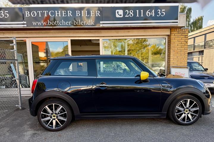 Sort Mini Cooper SE fra 2022