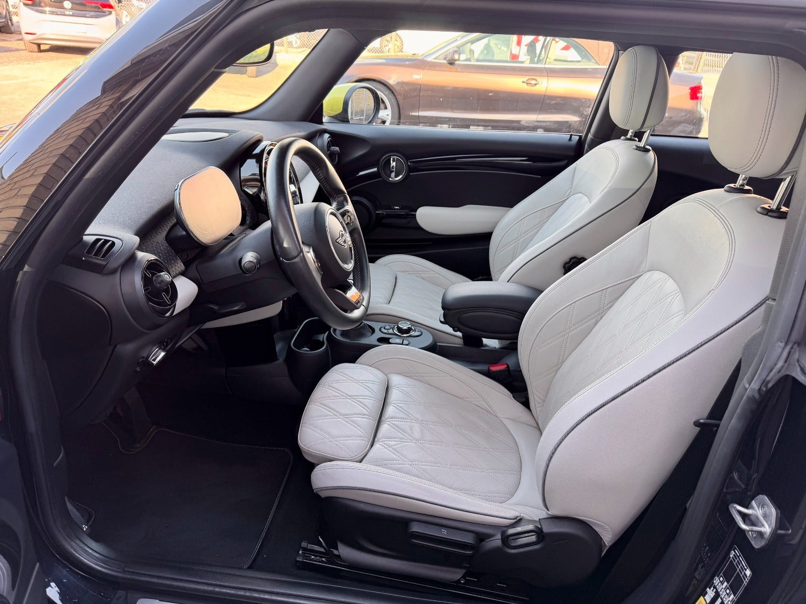 Sort Mini Cooper SE fra 2022