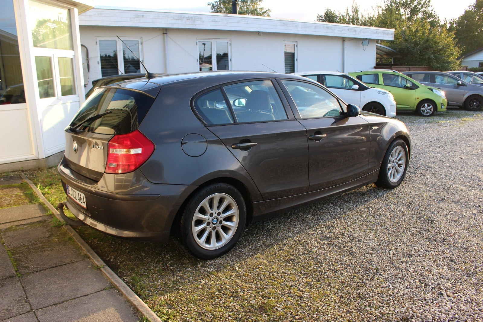 Grå BMW 120i fra 2007