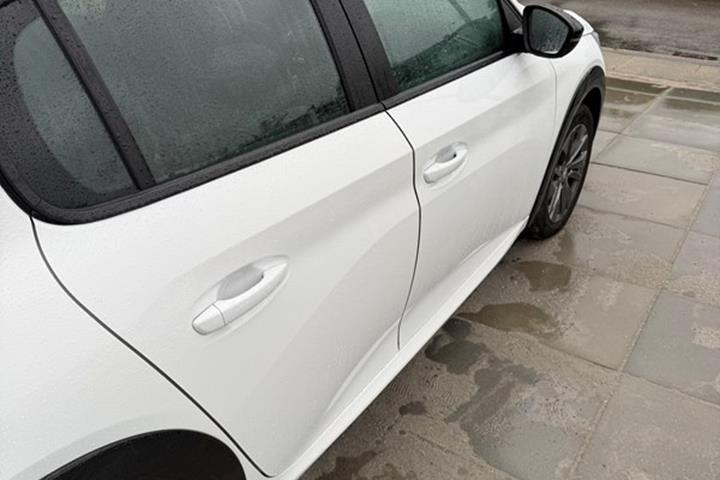 undefined Peugeot 208 fra 2023