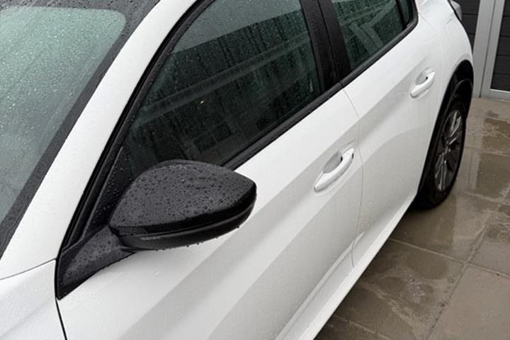 undefined Peugeot 208 fra 2023
