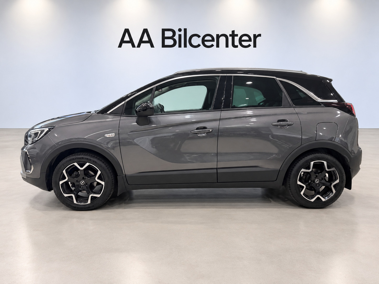 Grå Opel Crossland fra 2021
