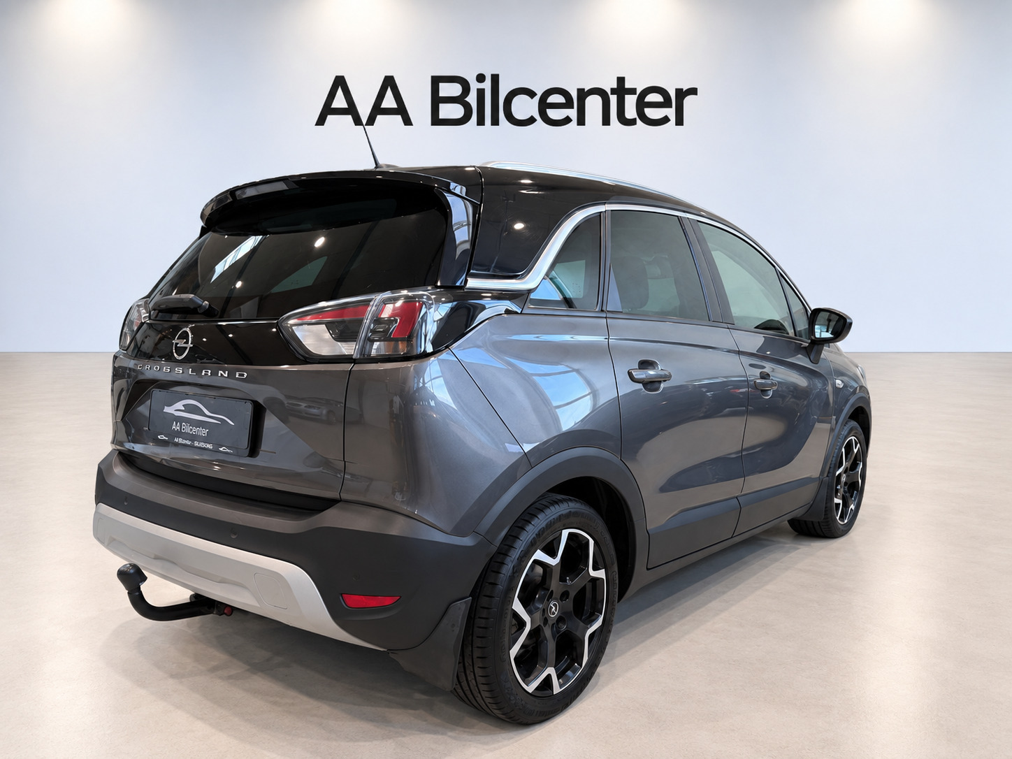 Grå Opel Crossland fra 2021