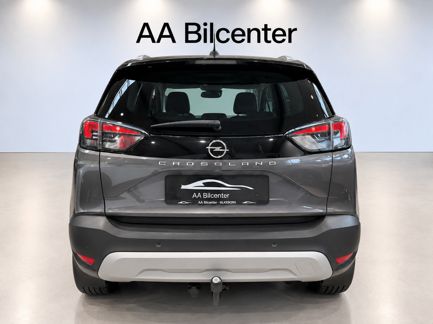 Grå Opel Crossland fra 2021