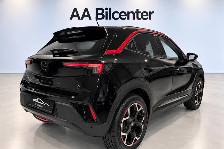 Sort Opel Mokka-e fra 2024