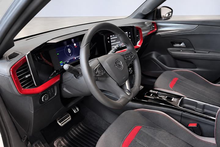 Sort Opel Mokka-e fra 2024