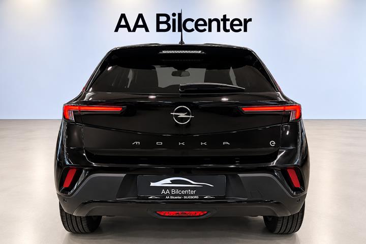 Sort Opel Mokka-e fra 2024