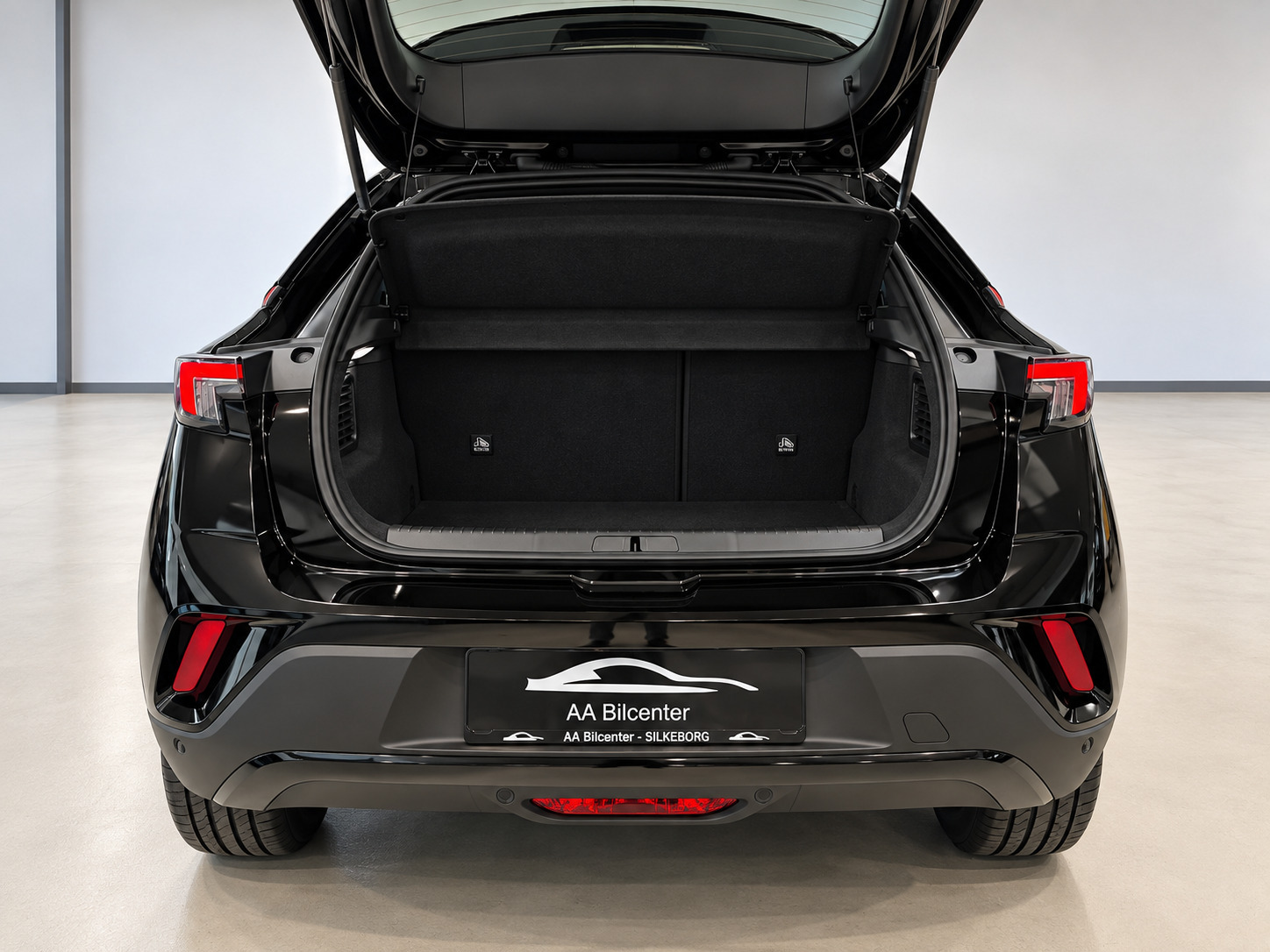 Sort Opel Mokka-e fra 2024