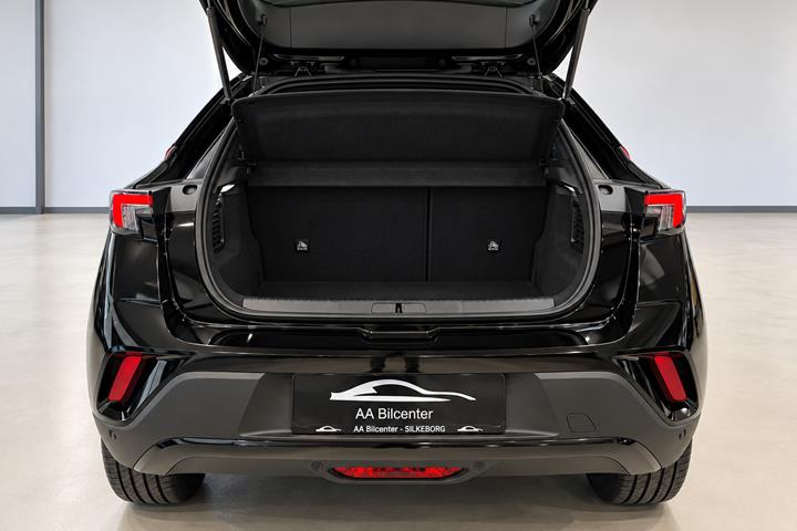 Sort Opel Mokka-e fra 2024