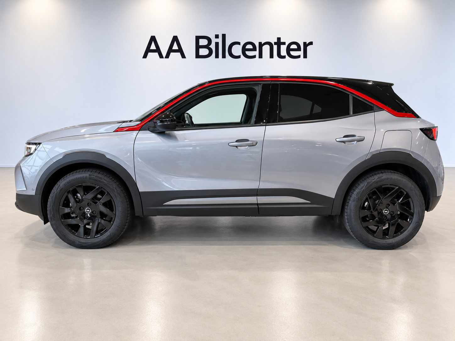 Grå Opel Mokka-e fra 2024