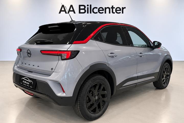 Grå Opel Mokka-e fra 2024
