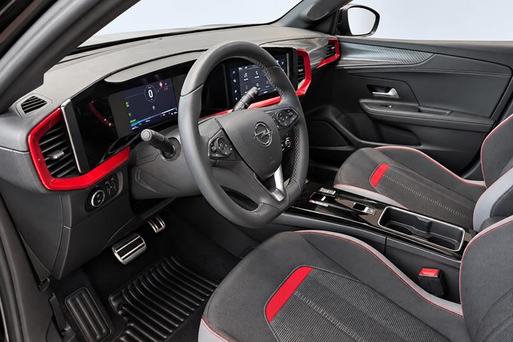 Grå Opel Mokka-e fra 2024