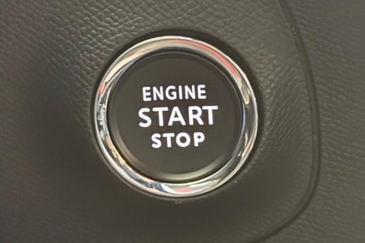 Hvid Opel Mokka-e fra 2024