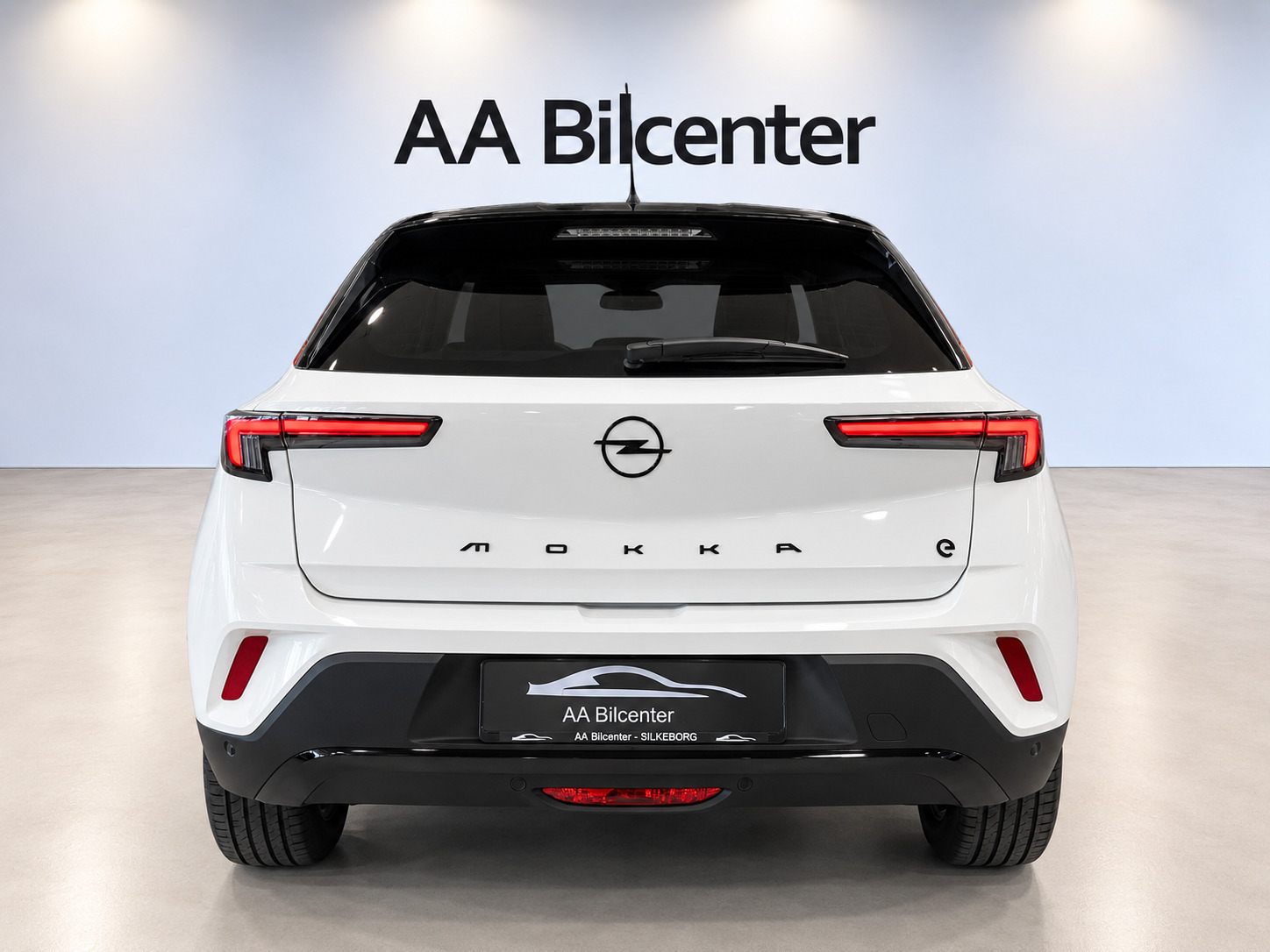 Hvid Opel Mokka-e fra 2024