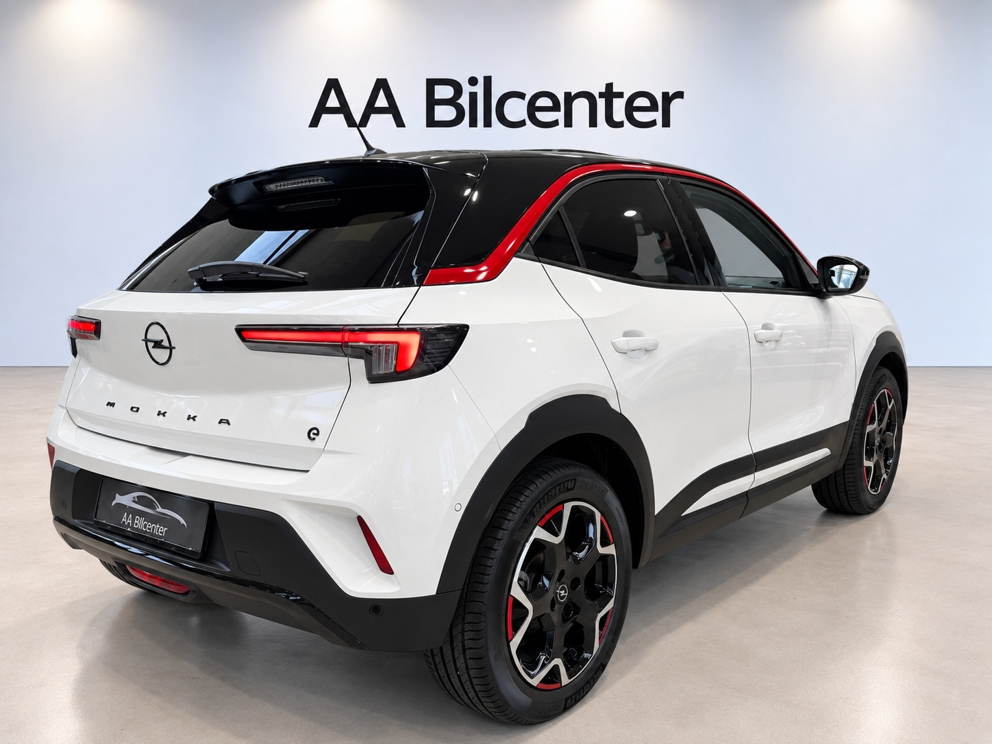 Hvid Opel Mokka-e fra 2024