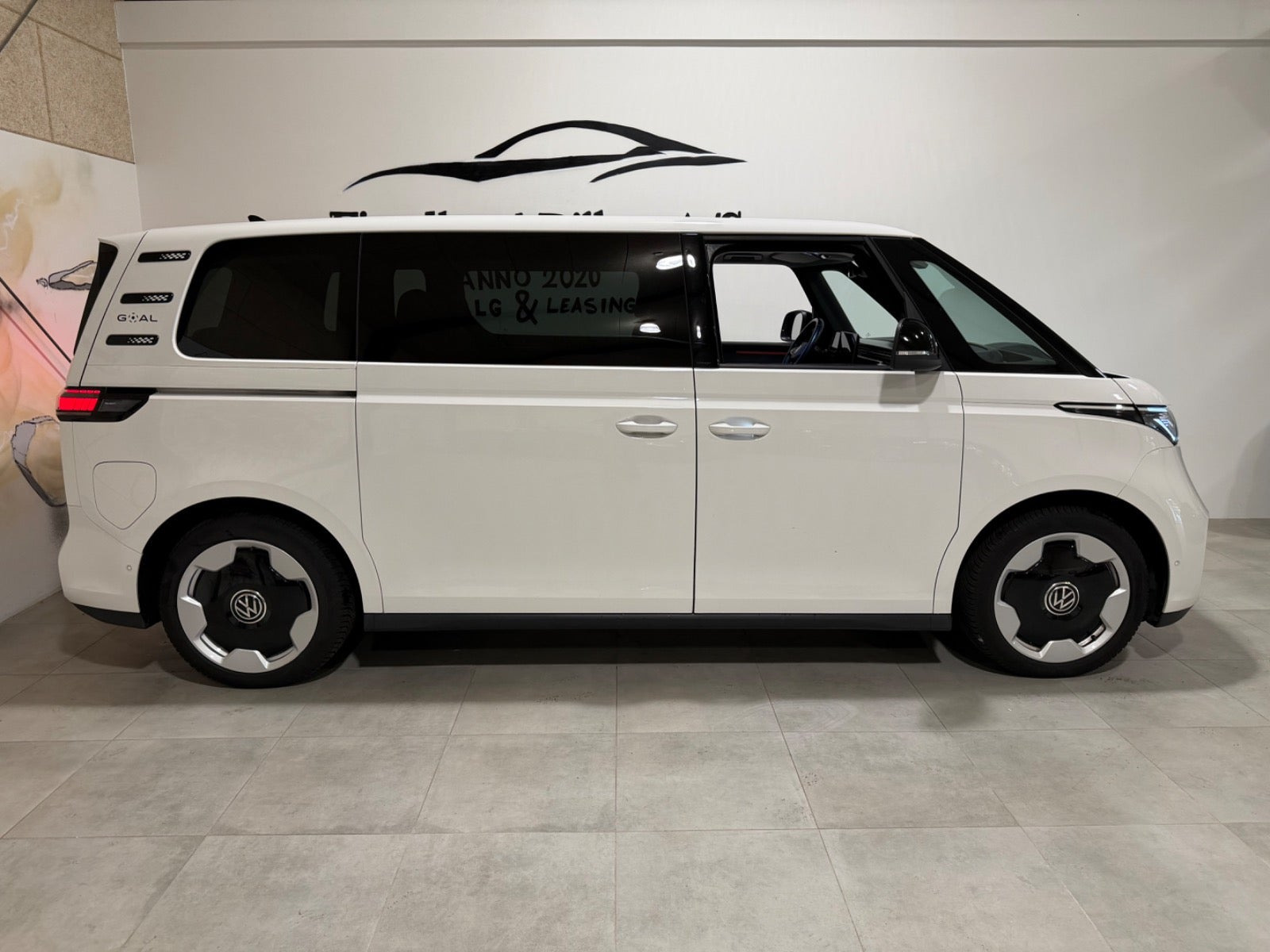 Hvid VW ID.Buzz fra 2025