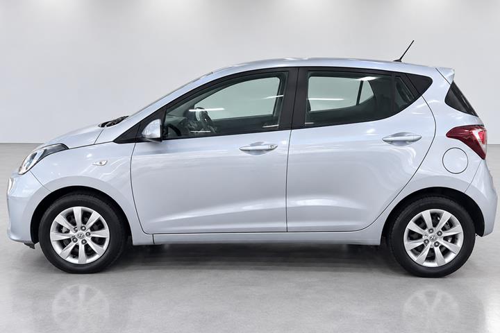 Sølv Hyundai i10 fra 2017