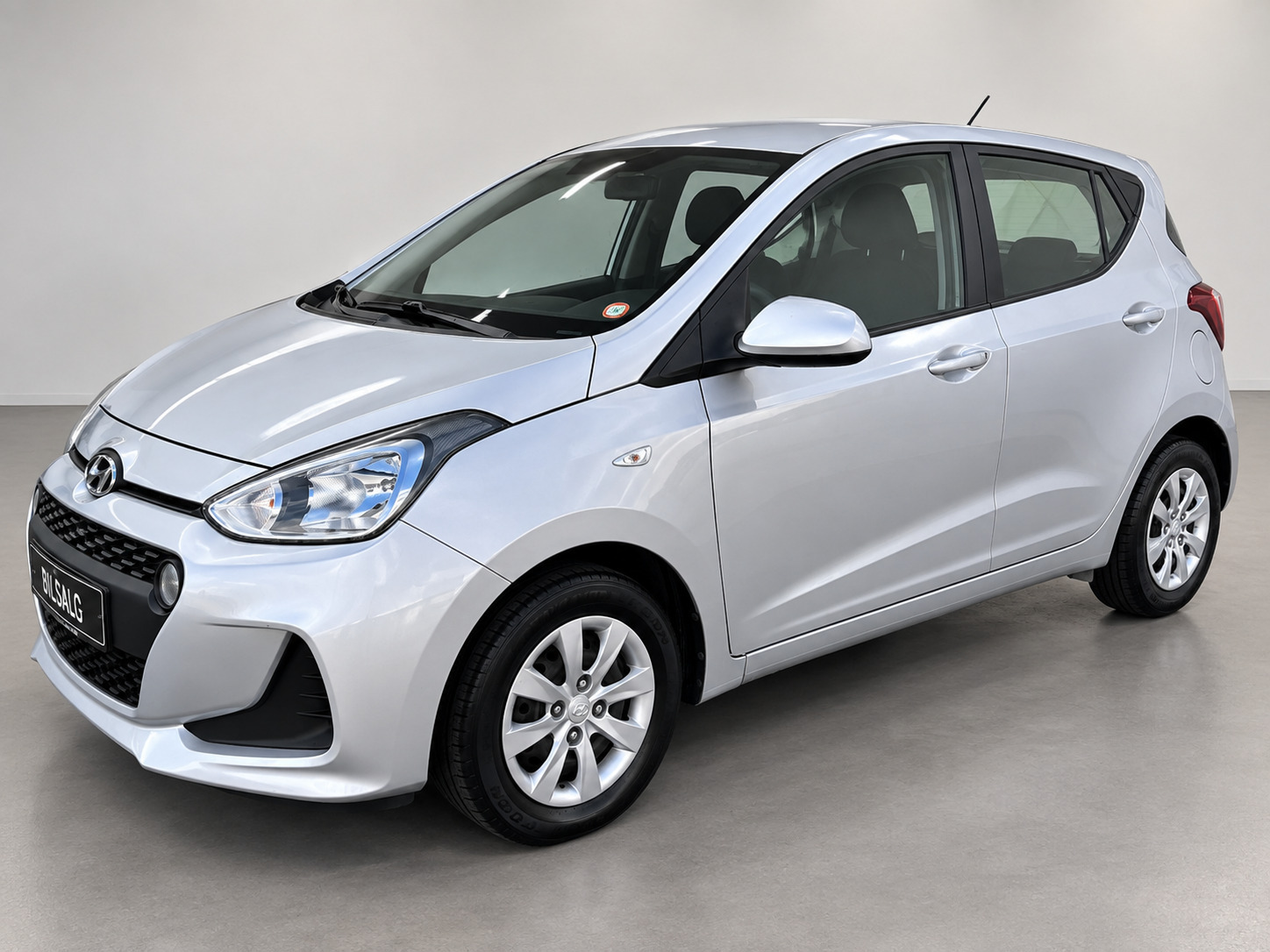 Sølv Hyundai i10 fra 2017
