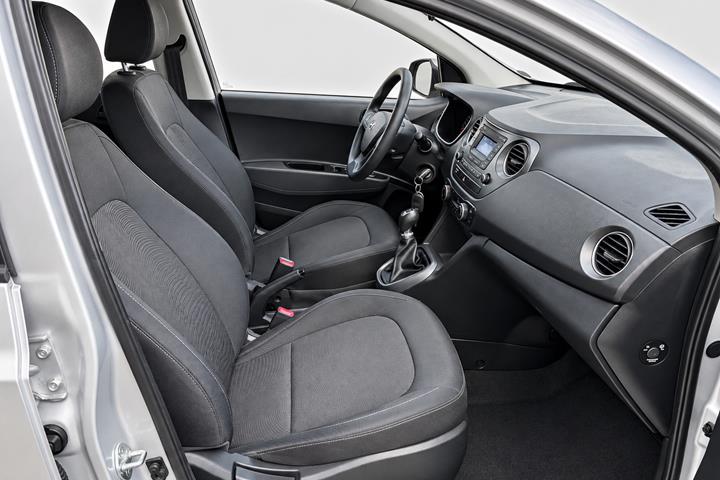 Sølv Hyundai i10 fra 2017