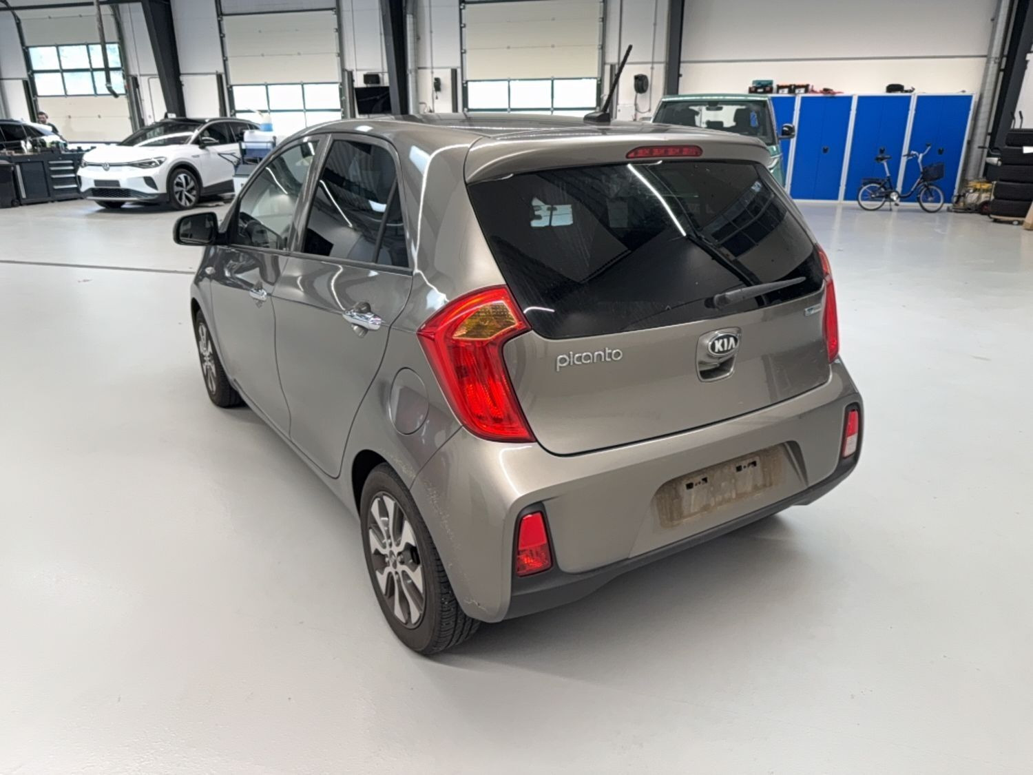 Grå Kia Picanto fra 2017