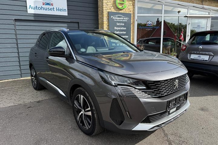 Grå Peugeot 3008 fra 2020