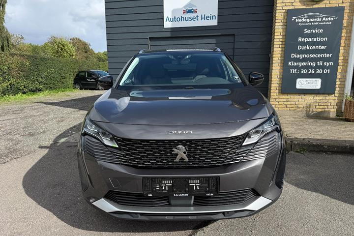 Grå Peugeot 3008 fra 2020