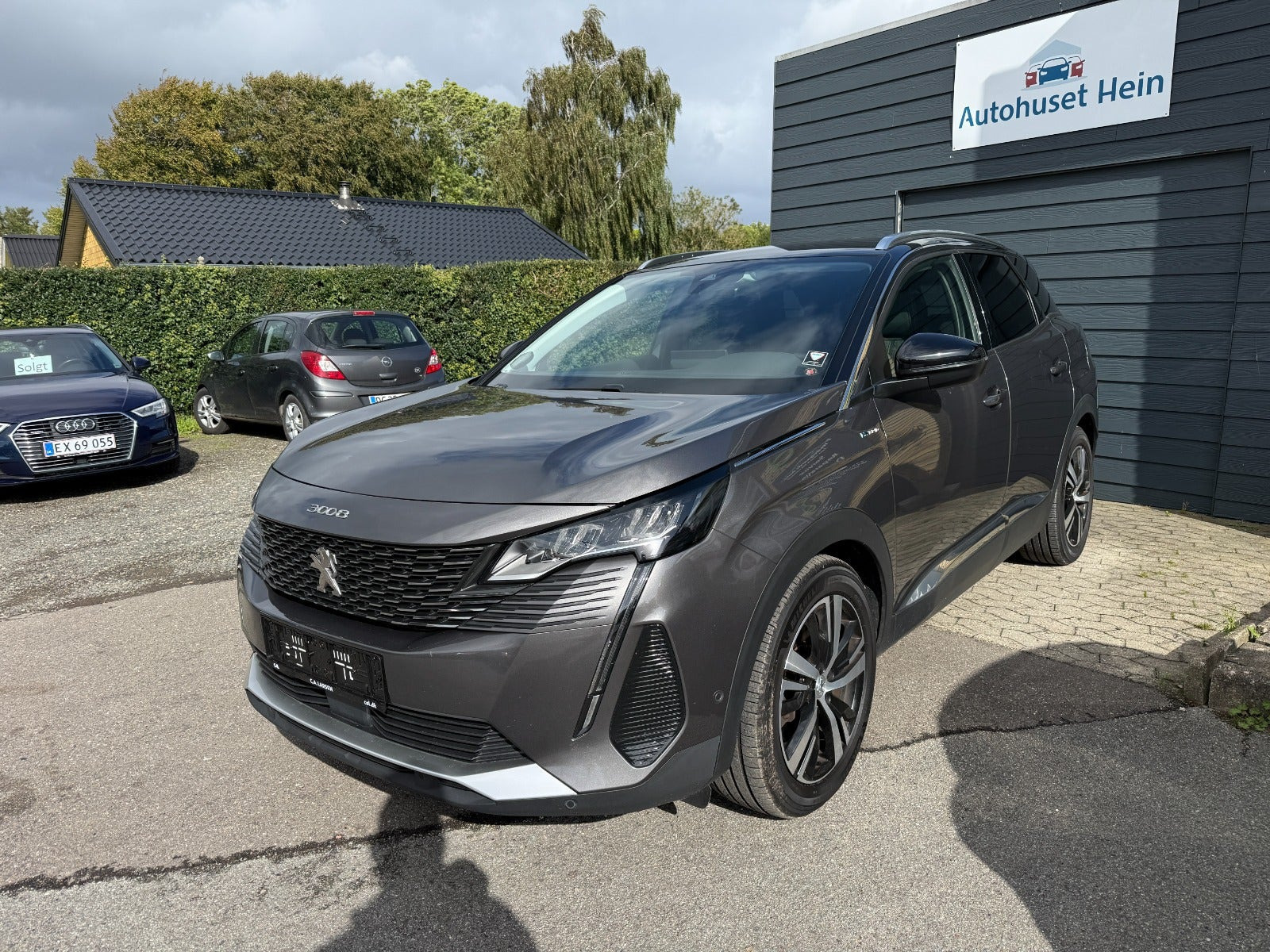 Grå Peugeot 3008 fra 2020