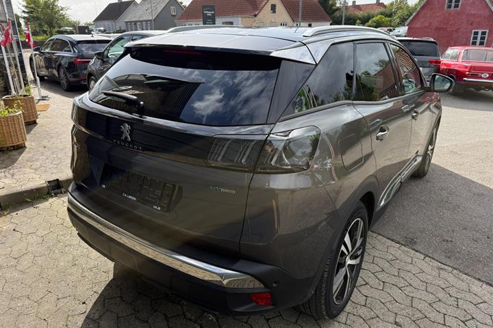 Grå Peugeot 3008 fra 2020
