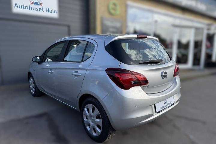 Sølv Opel Corsa fra 2016