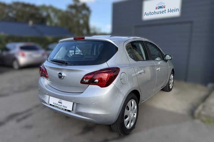 Sølv Opel Corsa fra 2016