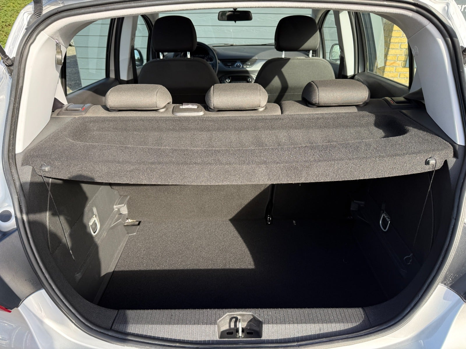 Sølv Opel Corsa fra 2016
